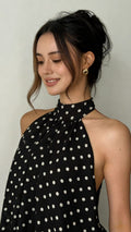 Vestido corto con cuello halter