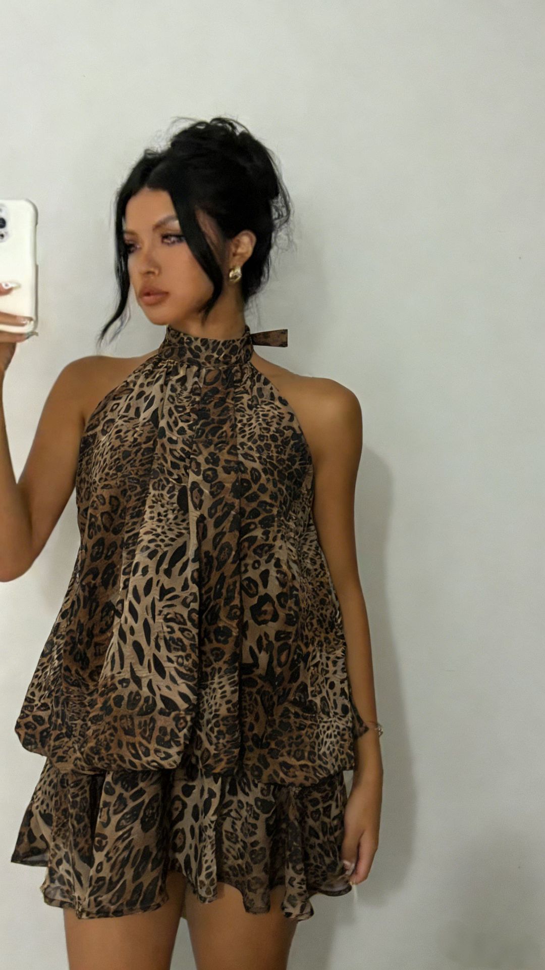 Vestido corto con cuello halter